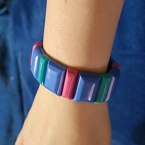 2/$12 Vintage Avon "Chicklet" stretch bracelet - Picture 4 of 4